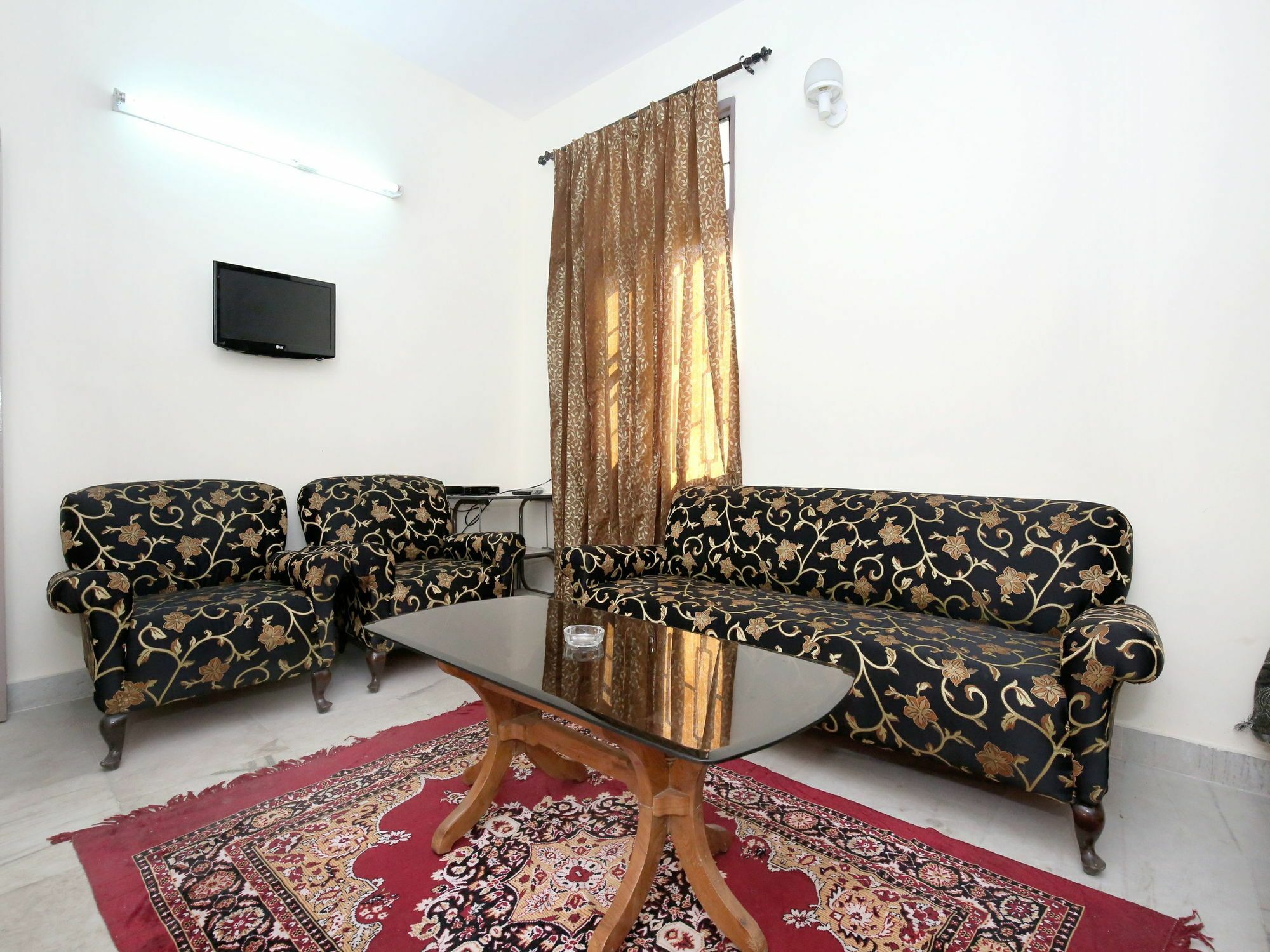Апартаменты Elegant 3Bhk Abode In Shoghi, Шимла Экстерьер фото